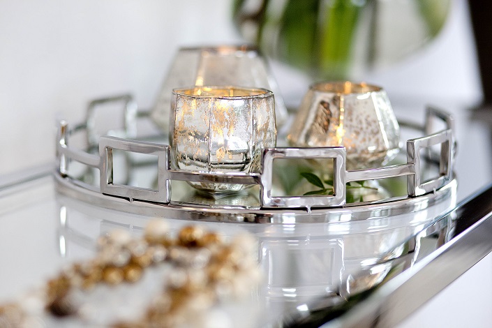 Ekskluzywne dodatki do wnętrz, czyli kryształy, lustro i srebro w Twoim domu