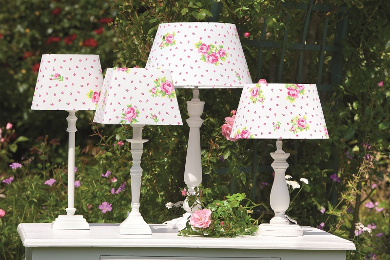 lampy biale z abazurami w kwiatuszki